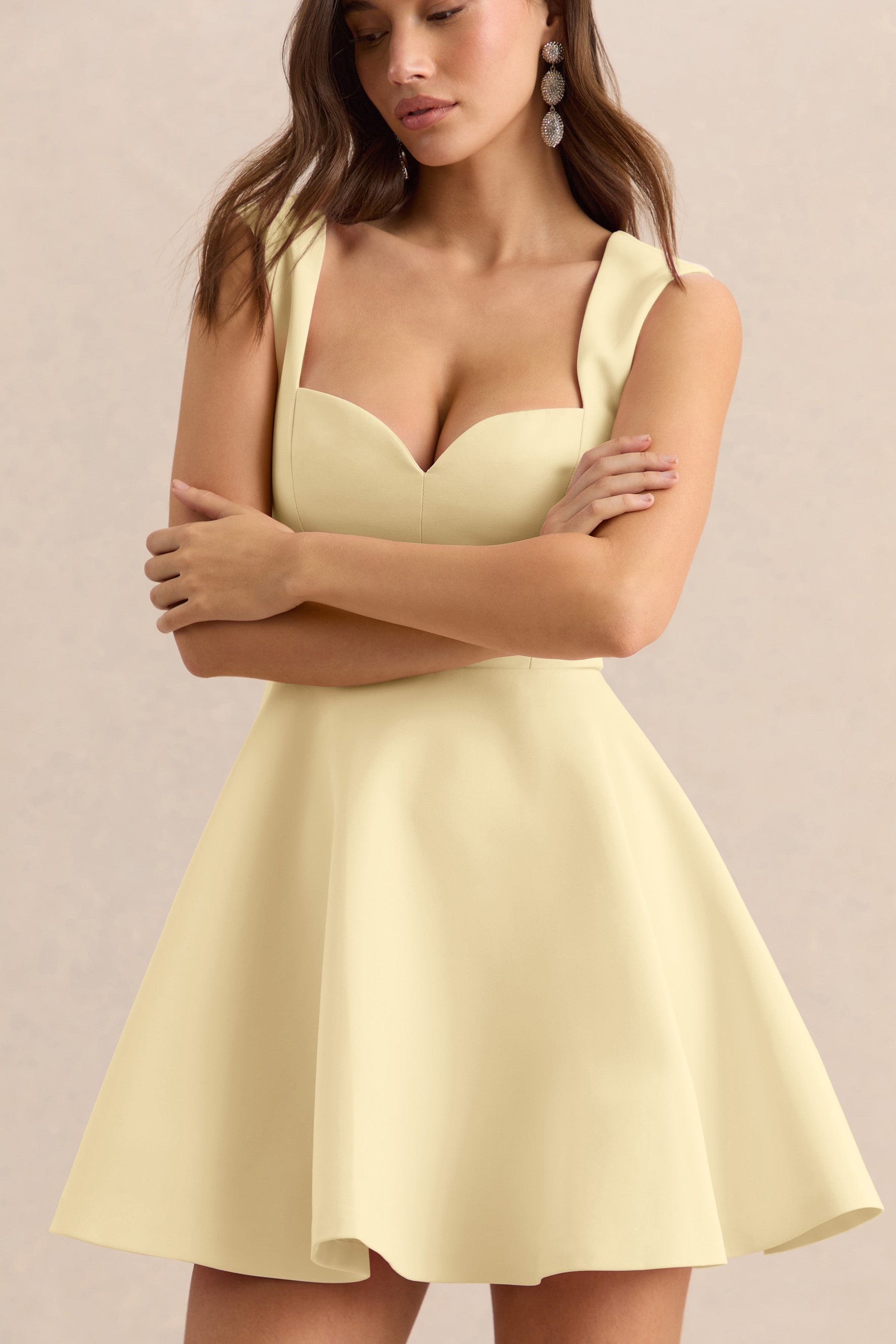 Katya | Mini-robe patineuse à encolure en cœur citron